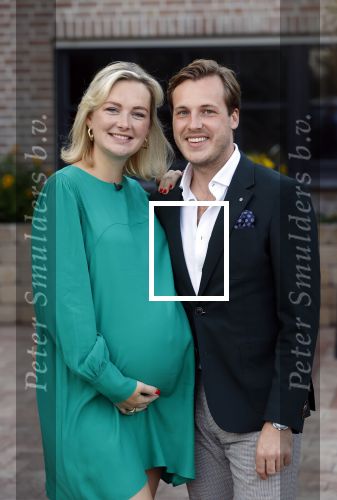 Noordwijk 4 september 2021
Martien Meiland viert zijn 60e verjaardag in de tuin van zijn nieuwe huis/villa. Aanwezig oa Erica Meiland Maxime Meiland (zwanger) met partner Leroy Molkenboer en Montana Meiland met partner Dirk