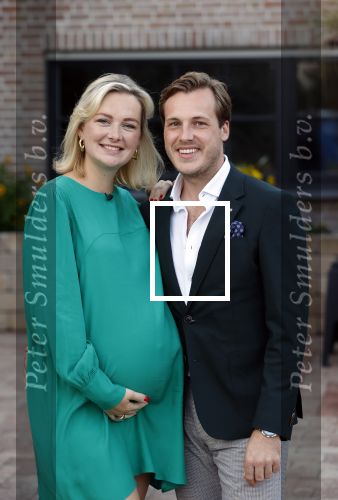 Noordwijk 4 september 2021
Martien Meiland viert zijn 60e verjaardag in de tuin van zijn nieuwe huis/villa. Aanwezig oa Erica Meiland Maxime Meiland (zwanger) met partner Leroy Molkenboer en Montana Meiland met partner Dirk