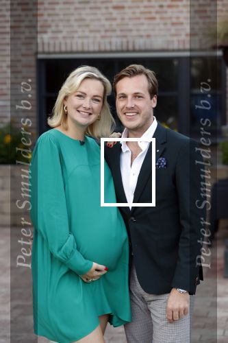 Noordwijk 4 september 2021
Martien Meiland viert zijn 60e verjaardag in de tuin van zijn nieuwe huis/villa. Aanwezig oa Erica Meiland Maxime Meiland (zwanger) met partner Leroy Molkenboer en Montana Meiland met partner Dirk