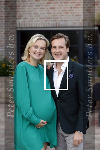 Noordwijk 4 september 2021
Martien Meiland viert zijn 60e verjaardag in de tuin van zijn nieuwe huis/villa. Aanwezig oa Erica Meiland Maxime Meiland (zwanger) met partner Leroy Molkenboer en Montana Meiland met partner Dirk