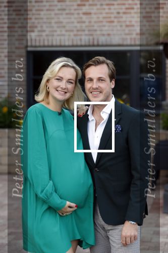 Noordwijk 4 september 2021
Martien Meiland viert zijn 60e verjaardag in de tuin van zijn nieuwe huis/villa. Aanwezig oa Erica Meiland Maxime Meiland (zwanger) met partner Leroy Molkenboer en Montana Meiland met partner Dirk