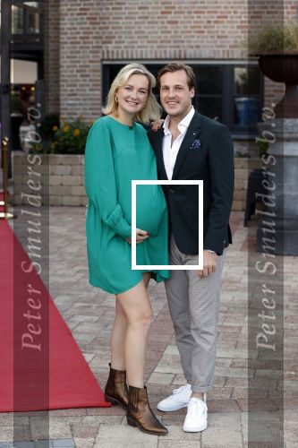 Noordwijk 4 september 2021
Martien Meiland viert zijn 60e verjaardag in de tuin van zijn nieuwe huis/villa. Aanwezig oa Erica Meiland Maxime Meiland (zwanger) met partner Leroy Molkenboer en Montana Meiland met partner Dirk