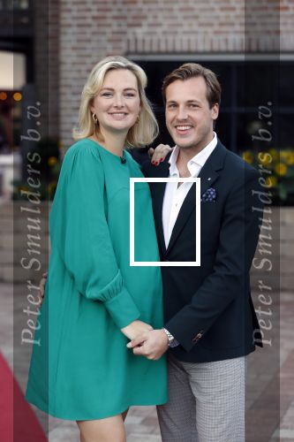 Noordwijk 4 september 2021
Martien Meiland viert zijn 60e verjaardag in de tuin van zijn nieuwe huis/villa. Aanwezig oa Erica Meiland Maxime Meiland (zwanger) met partner Leroy Molkenboer en Montana Meiland met partner Dirk