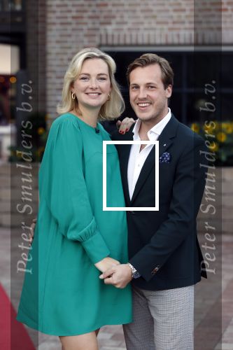 Noordwijk 4 september 2021
Martien Meiland viert zijn 60e verjaardag in de tuin van zijn nieuwe huis/villa. Aanwezig oa Erica Meiland Maxime Meiland (zwanger) met partner Leroy Molkenboer en Montana Meiland met partner Dirk