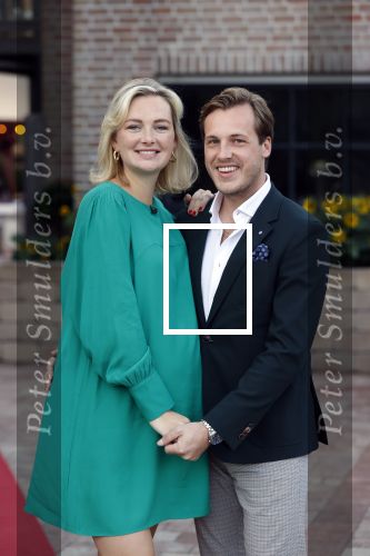 Noordwijk 4 september 2021
Martien Meiland viert zijn 60e verjaardag in de tuin van zijn nieuwe huis/villa. Aanwezig oa Erica Meiland Maxime Meiland (zwanger) met partner Leroy Molkenboer en Montana Meiland met partner Dirk