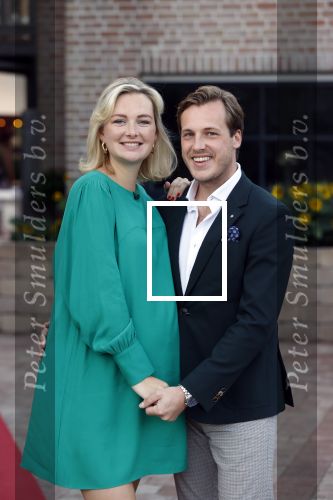 Noordwijk 4 september 2021
Martien Meiland viert zijn 60e verjaardag in de tuin van zijn nieuwe huis/villa. Aanwezig oa Erica Meiland Maxime Meiland (zwanger) met partner Leroy Molkenboer en Montana Meiland met partner Dirk