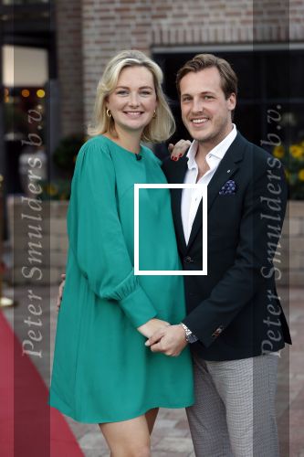 Noordwijk 4 september 2021
Martien Meiland viert zijn 60e verjaardag in de tuin van zijn nieuwe huis/villa. Aanwezig oa Erica Meiland Maxime Meiland (zwanger) met partner Leroy Molkenboer en Montana Meiland met partner Dirk