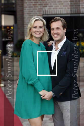 Noordwijk 4 september 2021
Martien Meiland viert zijn 60e verjaardag in de tuin van zijn nieuwe huis/villa. Aanwezig oa Erica Meiland Maxime Meiland (zwanger) met partner Leroy Molkenboer en Montana Meiland met partner Dirk
