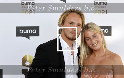 Amsterdam 20 september 2021
Buma awards in Bimhuis in Amsterdam.
Mc Snelle , Lars Bos. Met zijn vriendin Sterre Kunzler