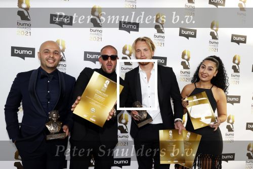 Amsterdam 20 september 2021
Buma awards in Bimhuis in Amsterdam.
Mc Snelle , Lars Bos. Met zijn vriendin Sterre Kunzler