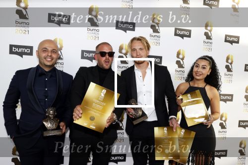 Amsterdam 20 september 2021
Buma awards in Bimhuis in Amsterdam.
Mc Snelle , Lars Bos. Met zijn vriendin Sterre Kunzler