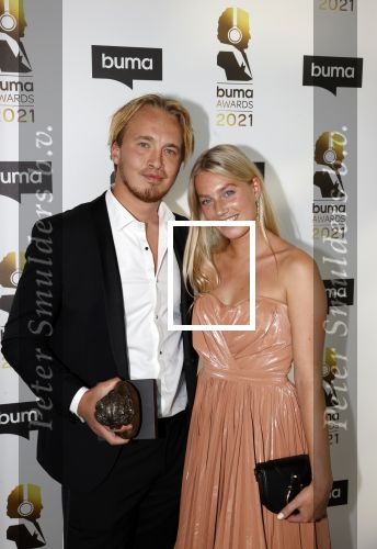 Amsterdam 20 september 2021
Buma awards in Bimhuis in Amsterdam.
Mc Snelle , Lars Bos. Met zijn vriendin Sterre Kunzler