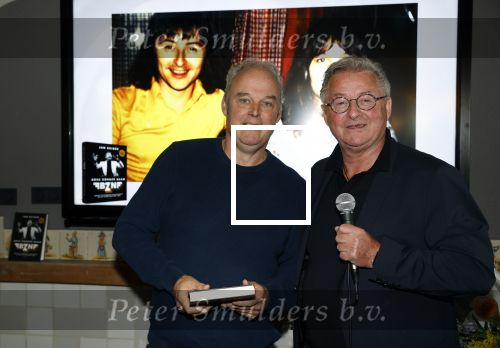 Volendam 12 oktober 2021
Boekpresentatie Jan Keizer bij Hotel Spaander in Volendam . Alle oude bendleden van BZN zijn aanwezig zoals Annie Schilder Carola Smit Jan Tuijp Jack Veerman Thomas Tol Dick Plat . Menno Muis