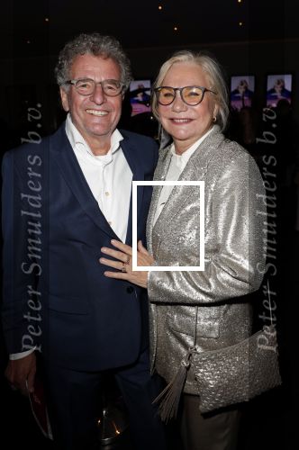 Amsterdam 11 oktober 2021
Premiere Simone Kleinsma in deLamar theater.
Monique v d Ven met haar man edwin de Vries