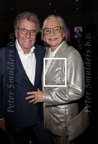 Amsterdam 11 oktober 2021
Premiere Simone Kleinsma in deLamar theater.
Monique v d Ven met haar man edwin de Vries