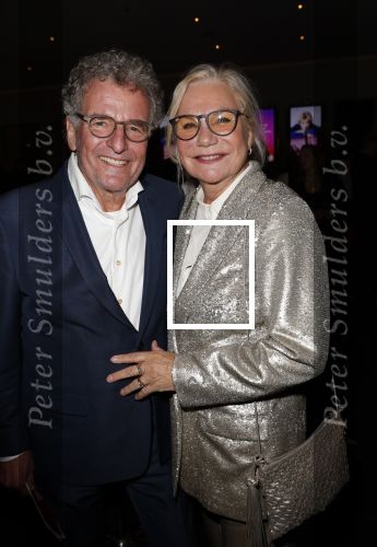 Amsterdam 11 oktober 2021
Premiere Simone Kleinsma in deLamar theater.
Monique v d Ven met haar man edwin de Vries