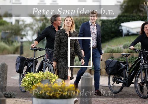 Noordwijk 4 september 2021
Martien Meiland viert zijn 60e verjaardag in de tuin van zijn nieuwe huis/villa. Aanwezig oa Erica Meiland Maxime Meiland (zwanger) met partner Leroy Molkenboer en Montana Meiland met partner Dirk
