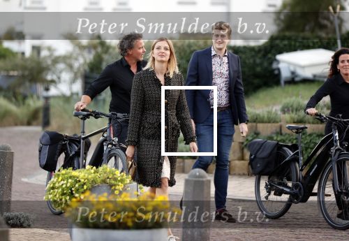 Noordwijk 4 september 2021
Martien Meiland viert zijn 60e verjaardag in de tuin van zijn nieuwe huis/villa. Aanwezig oa Erica Meiland Maxime Meiland (zwanger) met partner Leroy Molkenboer en Montana Meiland met partner Dirk
