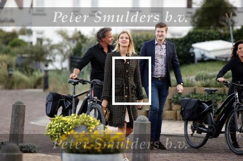 Noordwijk 4 september 2021
Martien Meiland viert zijn 60e verjaardag in de tuin van zijn nieuwe huis/villa. Aanwezig oa Erica Meiland Maxime Meiland (zwanger) met partner Leroy Molkenboer en Montana Meiland met partner Dirk