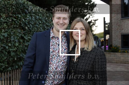 Noordwijk 4 september 2021
Martien Meiland viert zijn 60e verjaardag in de tuin van zijn nieuwe huis/villa. Aanwezig oa Erica Meiland Maxime Meiland (zwanger) met partner Leroy Molkenboer en Montana Meiland met partner Dirk