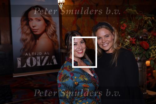 Amsterdam 6 oktober 2021
Premiere altijd al Loiza  van Loiza Lamers in tuschinski.
Myrthe Mylius met een vriendin