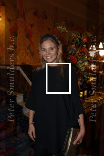 Amsterdam 6 oktober 2021
Premiere altijd al Loiza  van Loiza Lamers in tuschinski.
Myrthe Mylius met een vriendin