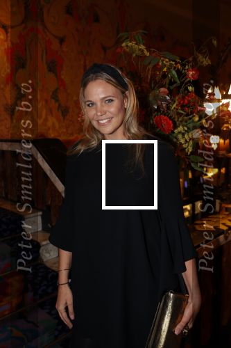 Amsterdam 6 oktober 2021
Premiere altijd al Loiza  van Loiza Lamers in tuschinski.
Myrthe Mylius met een vriendin