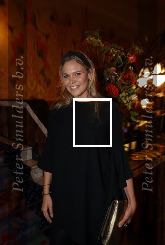 Amsterdam 6 oktober 2021
Premiere altijd al Loiza  van Loiza Lamers in tuschinski.
Myrthe Mylius met een vriendin
