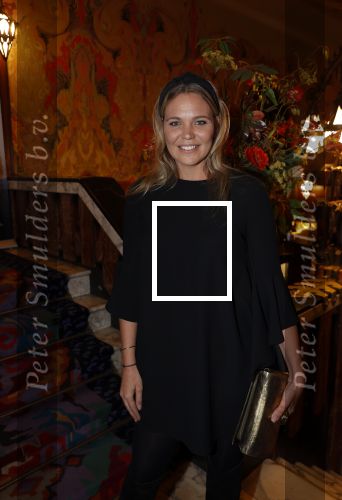 Amsterdam 6 oktober 2021
Premiere altijd al Loiza  van Loiza Lamers in tuschinski.
Myrthe Mylius met een vriendin