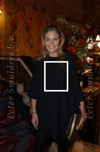 Amsterdam 6 oktober 2021
Premiere altijd al Loiza  van Loiza Lamers in tuschinski.
Myrthe Mylius met een vriendin