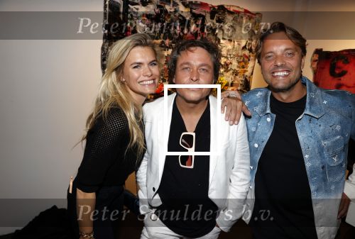 Amsterdam 6 oktober 2021
Opening expositie Bram Reijnders . Nicolette v dam is de host van de avond.