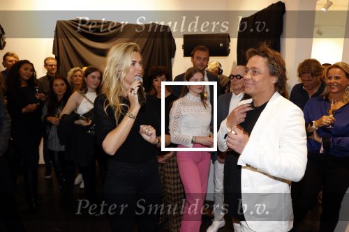 Amsterdam 6 oktober 2021
Opening expositie Bram Reijnders . Nicolette v dam is de host van de avond.