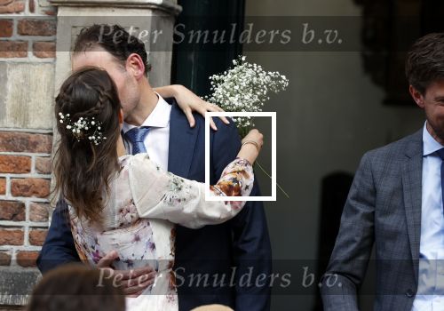 Naarden 24 september 2021
Nina ten Brink de dochter van Robert ten Brink en zijn vrouw Roos trouwt in het gemeentehuis van Naarden Vesting met haar man Laurens Jan . Ze arriveren in een bakfiets.