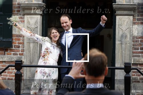 Naarden 24 september 2021
Nina ten Brink de dochter van Robert ten Brink en zijn vrouw Roos trouwt in het gemeentehuis van Naarden Vesting met haar man Laurens Jan . Ze arriveren in een bakfiets.