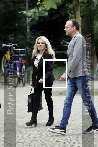 Amsterdam 2 september 2021
Aftrap van Stoptober bij Vondel CS.
Aanwezig Patricia PaaY Hans Klok Bill v Dijk  Louisa en Rowan en Patrick Martens .