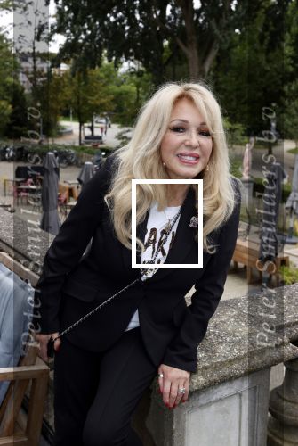 Amsterdam 2 september 2021
Aftrap van Stoptober bij Vondel CS.
Aanwezig Patricia PaaY Hans Klok Bill v Dijk  Louisa en Rowan en Patrick Martens .