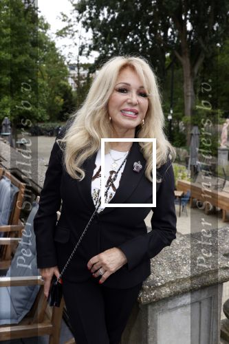 Amsterdam 2 september 2021
Aftrap van Stoptober bij Vondel CS.
Aanwezig Patricia PaaY Hans Klok Bill v Dijk  Louisa en Rowan en Patrick Martens .