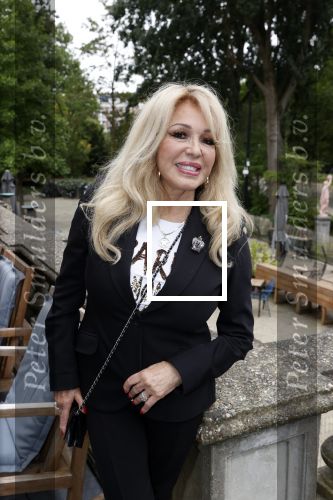 Amsterdam 2 september 2021
Aftrap van Stoptober bij Vondel CS.
Aanwezig Patricia PaaY Hans Klok Bill v Dijk  Louisa en Rowan en Patrick Martens .