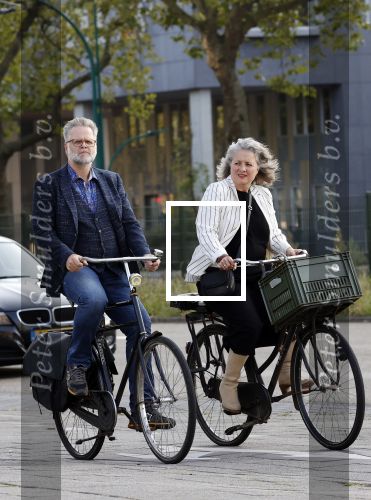 Amsterdam 3 september 2021
Paatrick Stoof met zijn partner op de fiets in Amsterdam Buitenveldert.