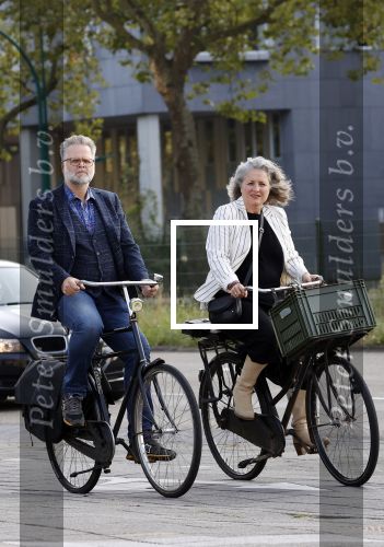 Amsterdam 3 september 2021
Paatrick Stoof met zijn partner op de fiets in Amsterdam Buitenveldert.