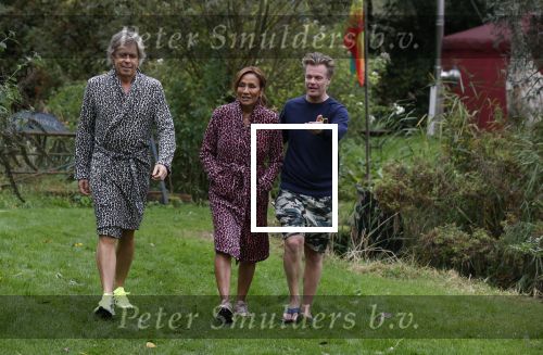 Amsterdam 16 oktober 2021
Patty Brard en haar man Antoine v d Vijver in een ijsbad . Patty heeft een hele lijn met produkten die bij het Kruitvat te koop zijn .