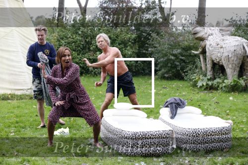 Amsterdam 16 oktober 2021
Patty Brard en haar man Antoine v d Vijver in een ijsbad . Patty heeft een hele lijn met produkten die bij het Kruitvat te koop zijn .