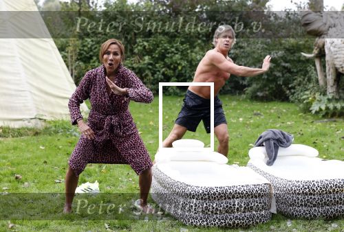 Amsterdam 16 oktober 2021
Patty Brard en haar man Antoine v d Vijver in een ijsbad . Patty heeft een hele lijn met produkten die bij het Kruitvat te koop zijn .