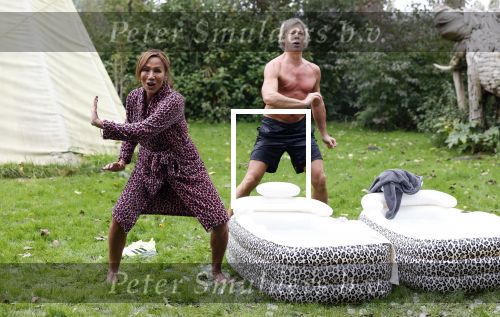 Amsterdam 16 oktober 2021
Patty Brard en haar man Antoine v d Vijver in een ijsbad . Patty heeft een hele lijn met produkten die bij het Kruitvat te koop zijn .