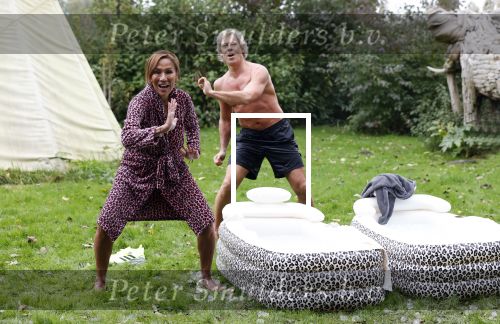 Amsterdam 16 oktober 2021
Patty Brard en haar man Antoine v d Vijver in een ijsbad . Patty heeft een hele lijn met produkten die bij het Kruitvat te koop zijn .