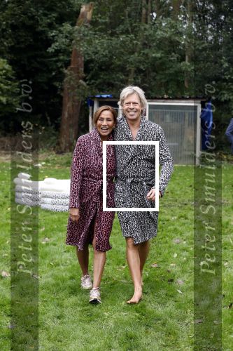 Amsterdam 16 oktober 2021
Patty Brard en haar man Antoine v d Vijver in een ijsbad . Patty heeft een hele lijn met produkten die bij het Kruitvat te koop zijn .
