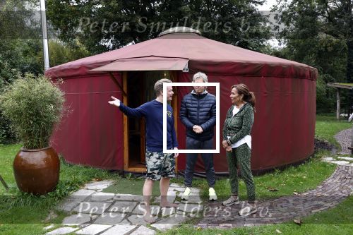 Amsterdam 16 oktober 2021
Patty Brard en haar man Antoine v d Vijver in een ijsbad . Patty heeft een hele lijn met produkten die bij het Kruitvat te koop zijn .