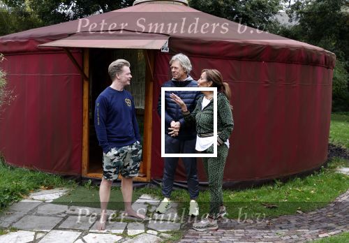 Amsterdam 16 oktober 2021
Patty Brard en haar man Antoine v d Vijver in een ijsbad . Patty heeft een hele lijn met produkten die bij het Kruitvat te koop zijn .