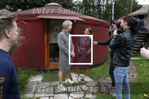 Amsterdam 16 oktober 2021
Patty Brard en haar man Antoine v d Vijver in een ijsbad . Patty heeft een hele lijn met produkten die bij het Kruitvat te koop zijn .