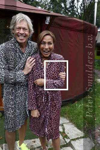 Amsterdam 16 oktober 2021
Patty Brard en haar man Antoine v d Vijver in een ijsbad . Patty heeft een hele lijn met produkten die bij het Kruitvat te koop zijn .
